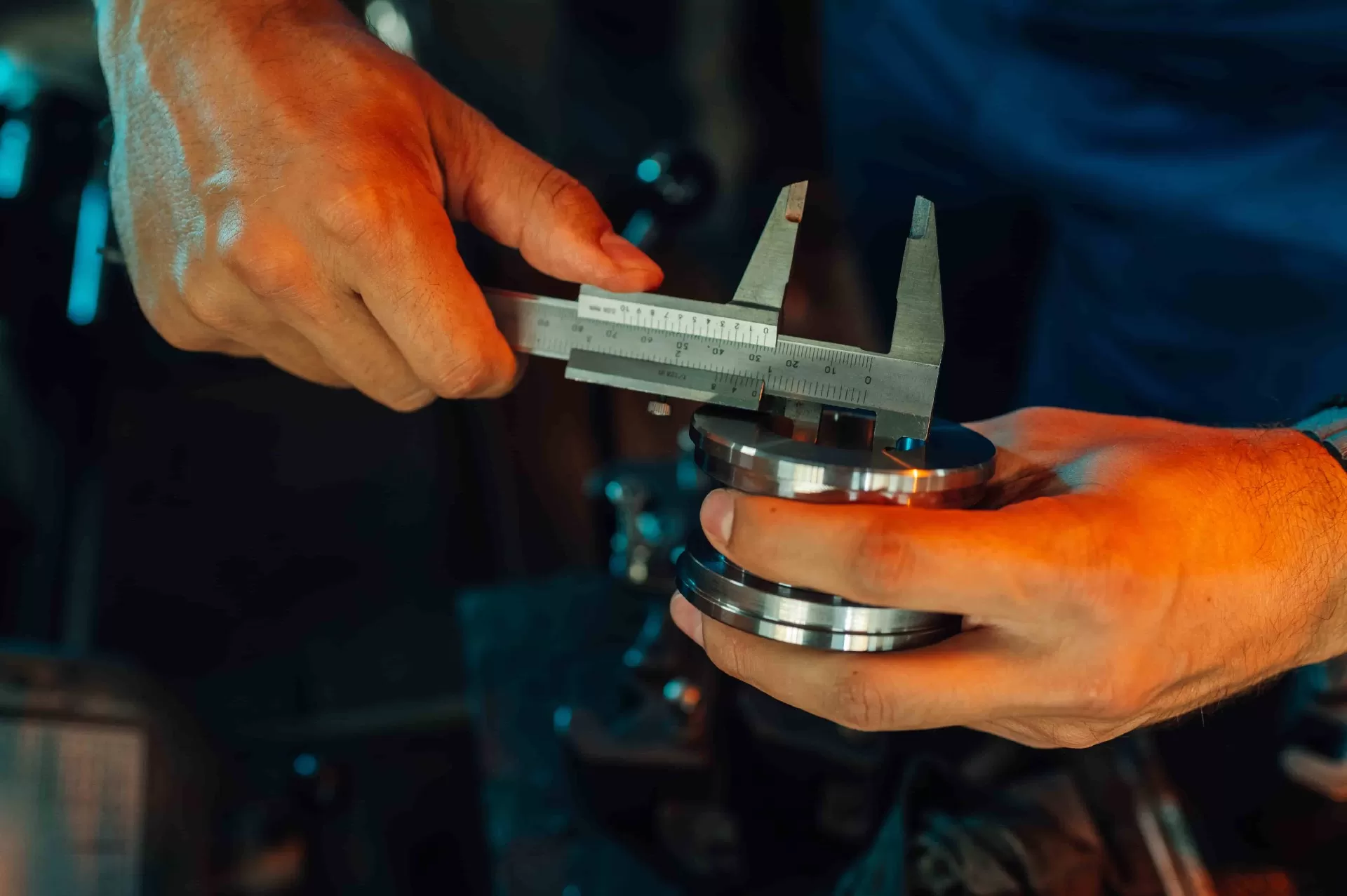 CNC  vs. Manual Machining: Key Differences, Costs, and Accuracy